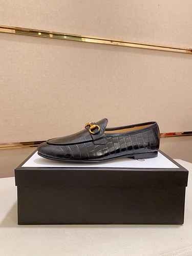 GUCCI Men's Shoe Code: 0604B90 Size: 38-44 (customizable for 45,46 non return or exchange)