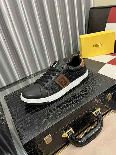 Scarpa Uomo Fendi Codice 0528B40 Taglia 3844