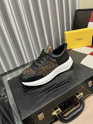 Scarpa Uomo Fendi Codice 0528B50 Taglia 3844