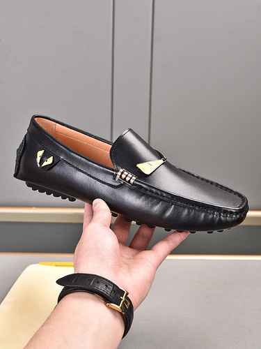 Codice scarpa uomo Fendi 0704B20 Taglia 3844 45 46 47 Personalizzata senza reso o cambio