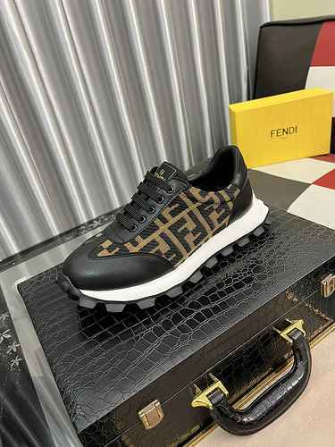 Scarpa Uomo Fendi Codice 0528B40 Taglia 3844