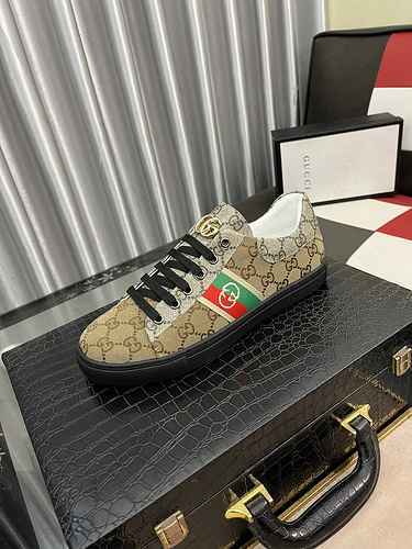 GUCCI Men's Shoe Code: 0528B30 Size: 38-44