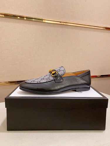 GUCCI Men's Shoe Code: 0604B90 Size: 38-44 (customizable for 45,46 non return or exchange)