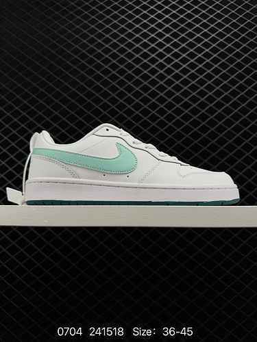 La sneaker casual traspirante bassa 9 Nike Court Borough Low 2 FP presenta un design classico e resi