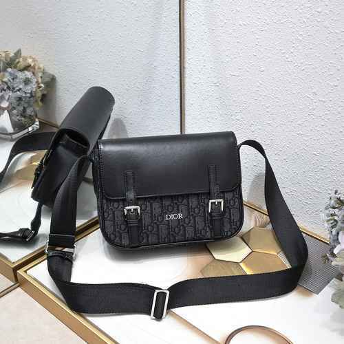 Men's exclusive crossbody bag is made of imported original cowhide high-end quality delivery gift ba