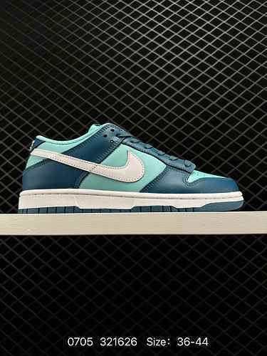 La linguetta classica e versatile delle scarpe da cricket Nike SB Zoom Dunk Low della collezione di 