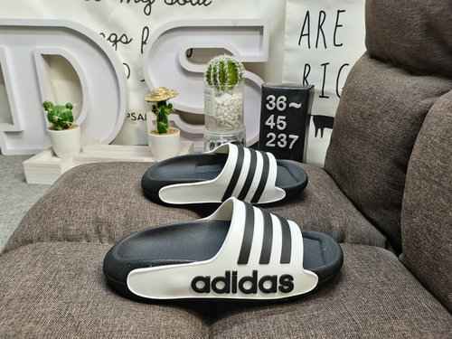 237D Pantofole sportive Adidas SuperStar Slide HeartGear viene utilizzato all'interno Il tessuto con