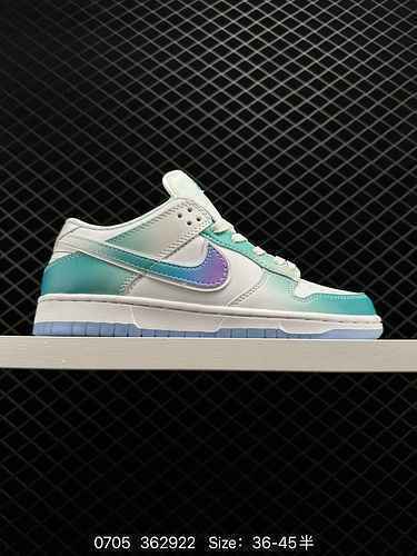 Le sneakers della serie Nike SB Nike Dunk Low sneakers alla moda retrò come classiche scarpe da bask