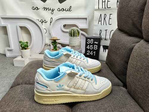 241DAdidas Forum 84 Sneakers casual versatili e alla moda dal taglio basso e basso Basate sull'aspet