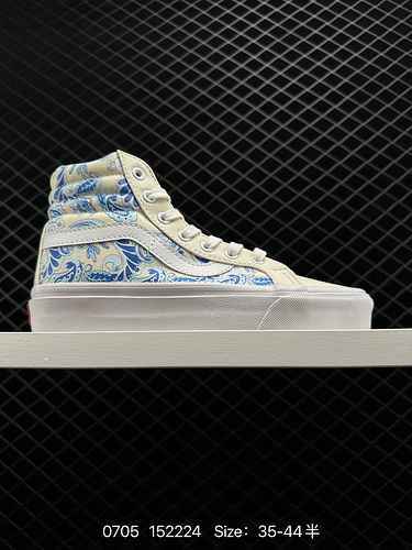 La nuova serie in ceramica blu e bianca di Vans Vault OG Sk8 Hi è la prima a indossare con la cerami