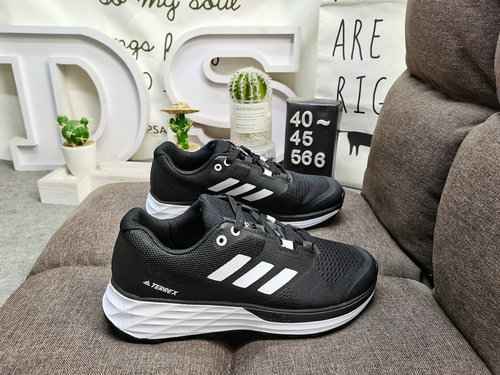 566DAdidas ADO Terrex Agravic scarpe sportive in mesh traspirante, ammortizzanti e resistenti all'us