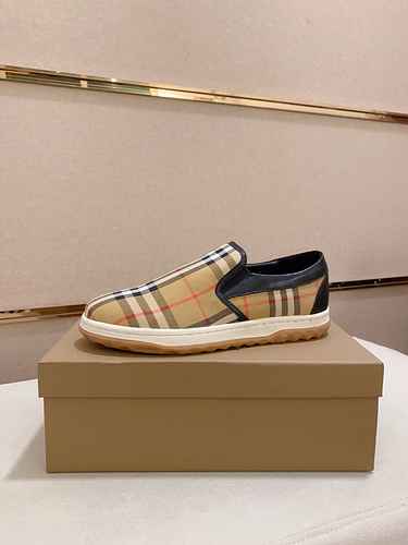 Scarpa Uomo Burberry Codice 0706B30 Taglia 3844