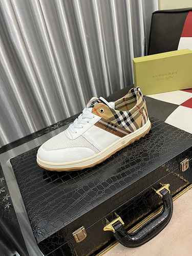 Scarpa Uomo Burberry Codice 0712B40 Taglia 3844