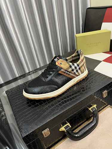 Scarpa Uomo Burberry Codice 0712B40 Taglia 3844