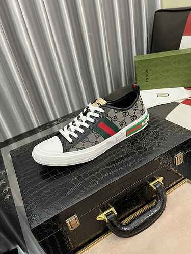 GUCCI Scarpa Uomo Cod. 0712B50 Taglia 3844 personalizzata al 45