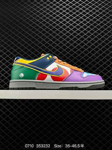 La collezione di scarpe da cricket Nike SB Zoom Dunk Low è una classica sneaker casual versatile con