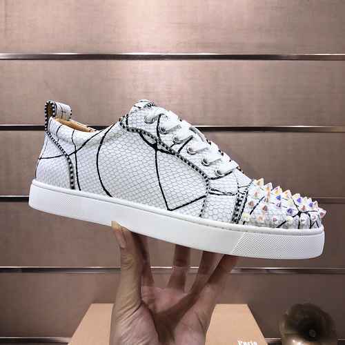 Christian Louboutin 22060301 SIZE: 38-44