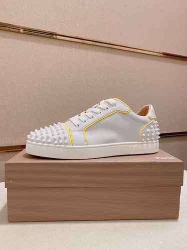 Christian Louboutin 22060314 SIZE: 38-44