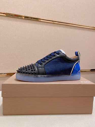 Christian Louboutin 22060315 SIZE: 38-44