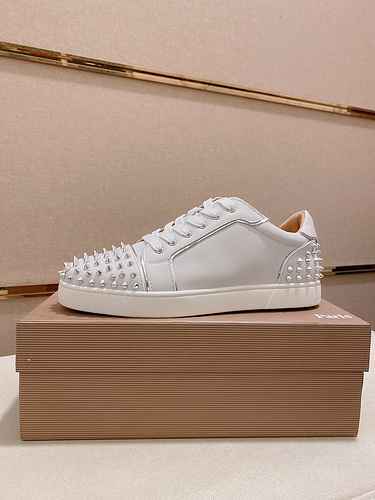 Christian Louboutin 22060314 SIZE: 38-44