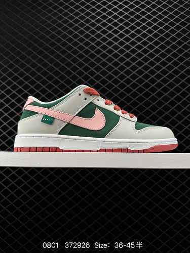 La tomaia Nike Dunk Low Nike SB a taglio basso rosa verde anatra mandarina presenta un design a spec