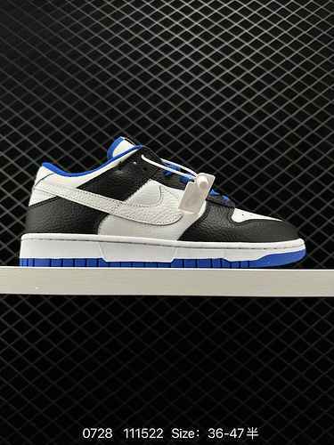 La sneaker retrò Nike Dunk Low come classica scarpa da basket degli anni '80 è stata originariamente