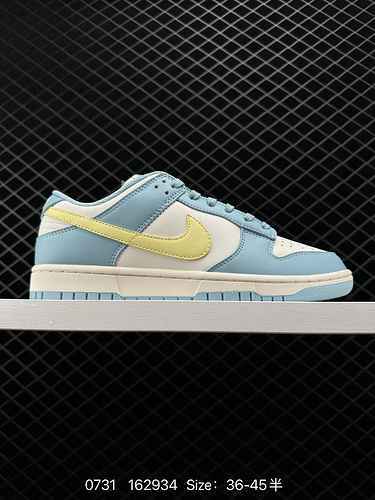 La combinazione di colori corretta per la 7 NK Dunk Low con dettagli sulla punta bassa La classica s