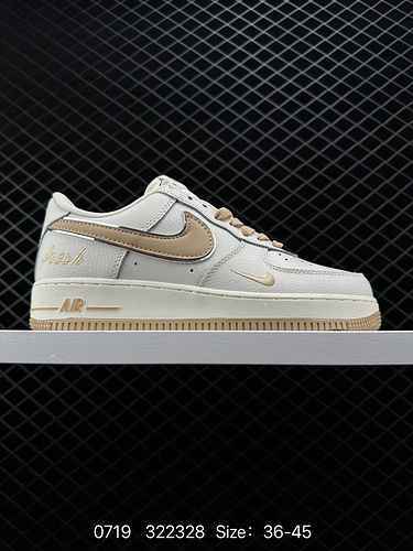 4 Nike Air Force Low Sneaker casual bassa Air Force One Le prestazioni di ammortizzazione morbida ed