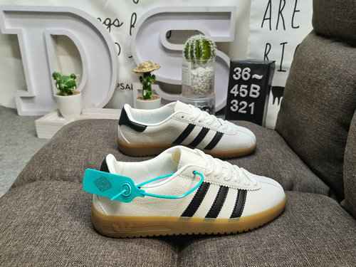 Le scarpe da tavolo sportive retrò Adidas Bermuda END serie 321D a livello aziendale retrò sono avvo