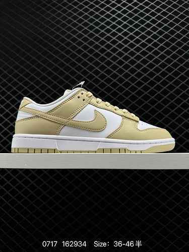 La sneaker Nike Dunk Low Retro, una sneaker retrò decostruita senza spalline degli anni '80, è stata