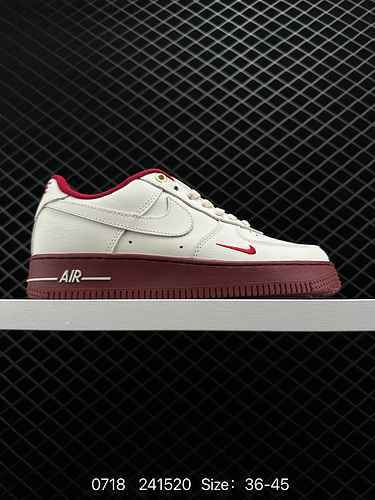 La sneaker Nike Air Force LV8 Air Force One si ispira al wrestling che ti aiuta a usare i tuoi talen