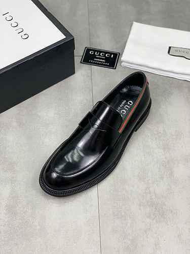 GUCCI Scarpa Uomo Cod. 0721C00 Taglia 3844