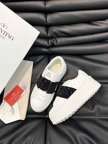 Valentino Couple Code: 0806C80 Size: 35-44