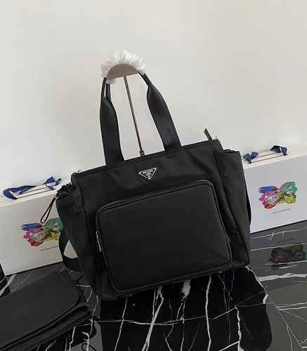 PRADA Prada Mommy Bag è realizzata in pelle originale di alto livello importata e versione replica d