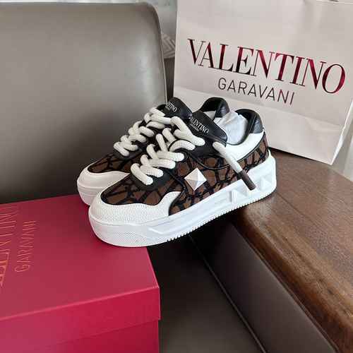 Valentino Couple Style Code: 0806C80 Size: 35-44 (45 customized non return non exchange)