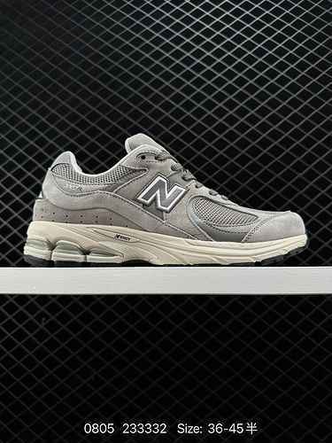 The 160 New Balance 2002R Running Shoe for Men and Women follows the classic technology from its inc