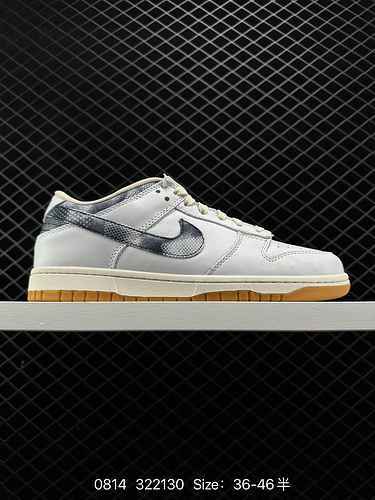 L'intera scarpa in denim lavato ad acqua 5 Nike Dunk Low Washed Denim presenta una tomaia in pelle b