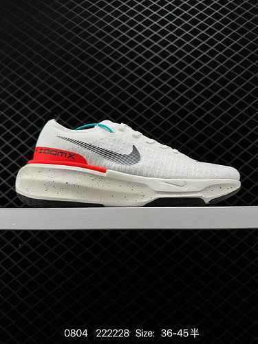 Le 4 scarpe da corsa in stile funzionale NIKE ZOOMX INVINCIBLE RUN FK 3 sono dotate di morbida schiu