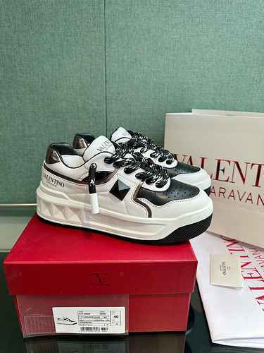 Valentino Couple Style Code: 0806C80 Size: 35-44 (45 customized non return non exchange)