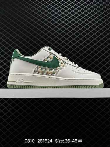 Le 2 sneaker retrò Nike Air Force 7 Prm Air Force One mettono in mostra un capitolo leggendario con 