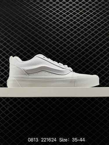 The 20000 Vans Knu-Skool VR3 LX loafers from the Campbell Julian series of low cut retro vulcanized 