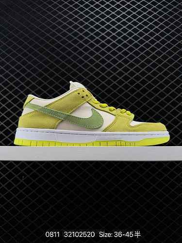 La collezione di scarpe da cricket Nike SB Zoom Dunk Low è una classica sneaker casual versatile con