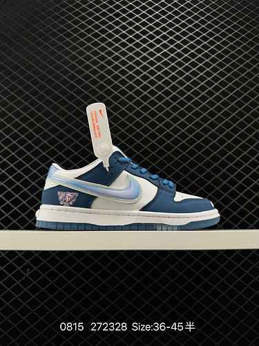 La collezione di scarpe da cricket Nike SB Zoom Dunk Low è una classica sneaker casual versatile con