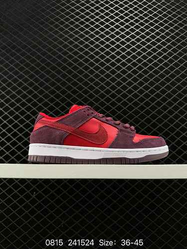 La collezione di scarpe da cricket Nike SB Zoom Dunk Low è una classica sneaker casual versatile con