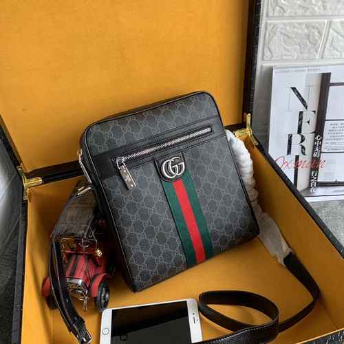 GUCCI Borsa a tracolla da uomo Gucci Realizzata in materiale di tela importato Consegna di alta qual