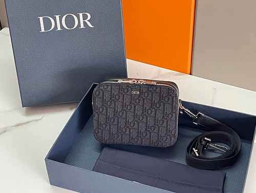 Borsa a tracolla da uomo DIOR Dior realizzata in materiale di tela importato Consegna di alta qualit