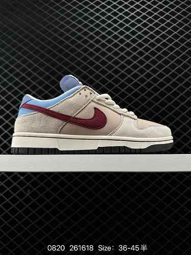 La collezione di scarpe da cricket Nike SB Zoom Dunk Low è una classica sneaker casual versatile con