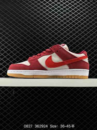 2 Skate Like a Girl x Nike SB Dunk Low Co Corduroy con marchio Questa scarpa presenta una combinazio