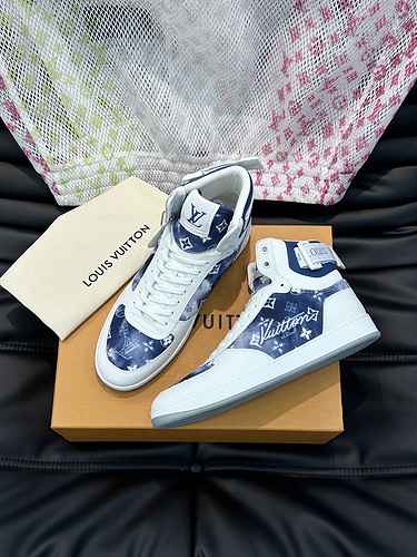 LV Men's Shoe Code: 0817B60 Size: 38-44 (45 customized non return non exchange)