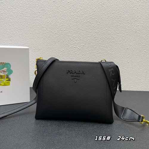 La borsa a tracolla è realizzata in pelle bovina originale importata con una borsa regalo di alta qu